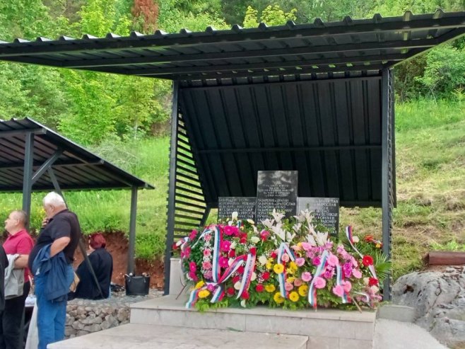Han Pjesak - Žepa - spomenik srpskih boraca1 Han Pjesak - Žepa - spomenik srpskih boraca1 - Foto: SRNA