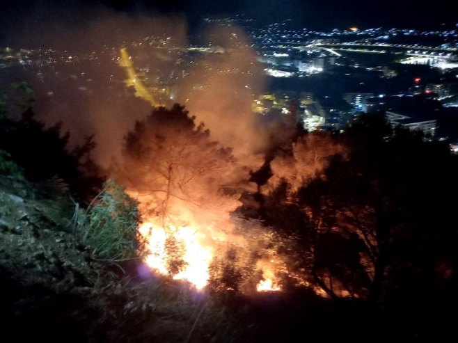Požar u blizini Hercegovačke Gračanice; Vatrogasci brzo intervenisali (VIDEO)